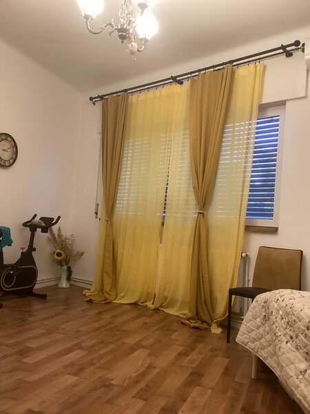 Hala Traian – Calarasilor, Apartament 2 camere 57 mp, curte si boxa, centra