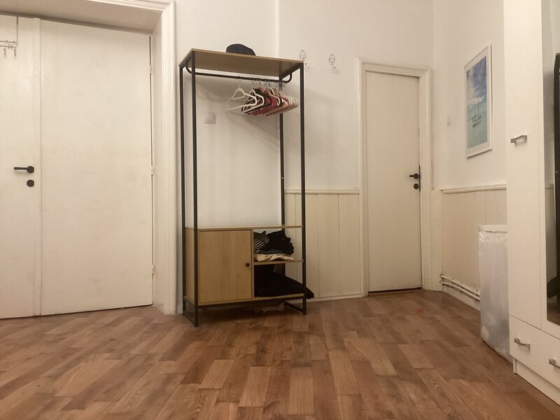 Hala Traian – Calarasilor, Apartament 2 camere 57 mp, curte si boxa, centra