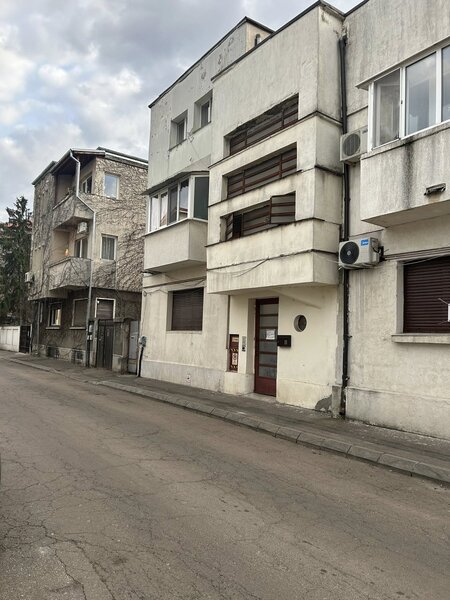 Hala Traian – Calarasilor, Apartament 2 camere 57 mp, curte si boxa, centra